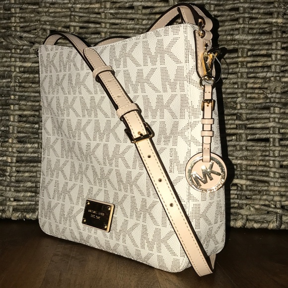 Michael Kors Handbags - New Michael Kors Jet Set Large Messenger Purse